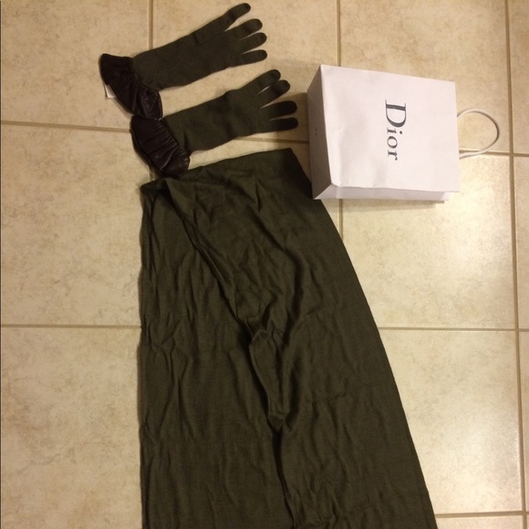 Dior cashmere glove set & scarf/wrap - Picture 1 of 5